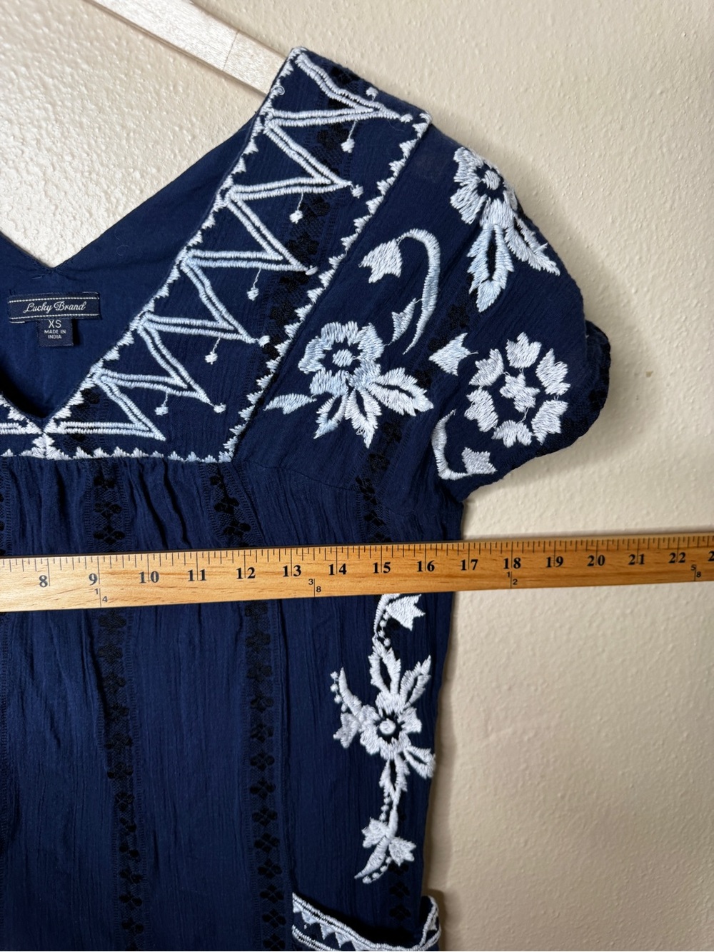 Lucky Brand Women’s XS Navy Embroidered Mini Dress Boho Short Sleeve Pockets - Picture 7 of 8